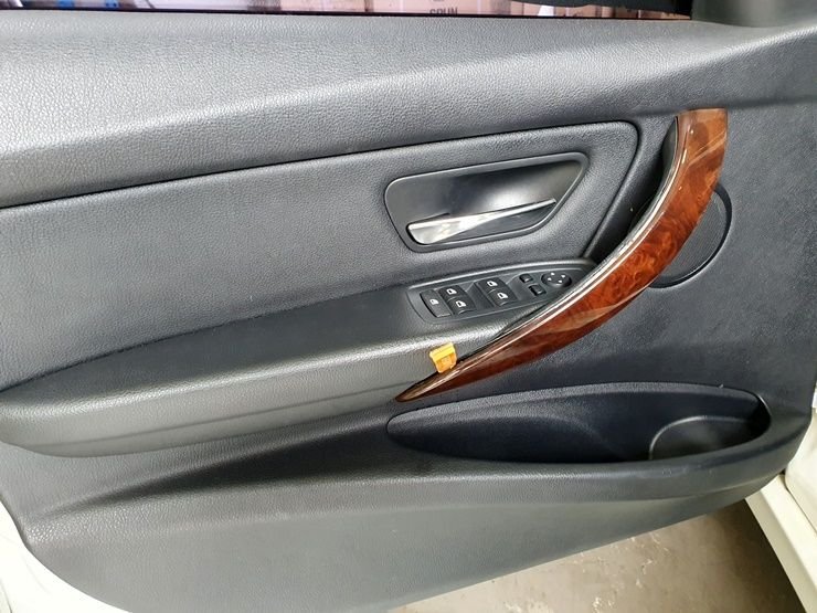 BMW F30 320D 도어액츄에이터 교체방법_1