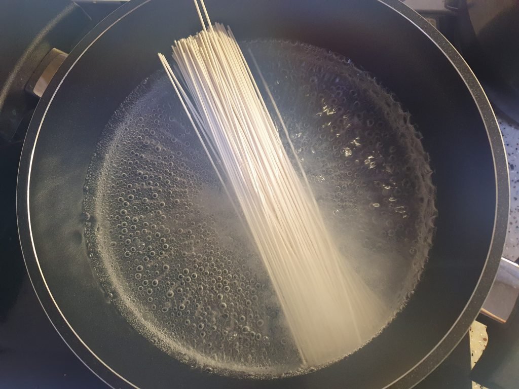 비빔국수 레시피 간단비빔국수 야식 국수만으로 만드는방법_1
